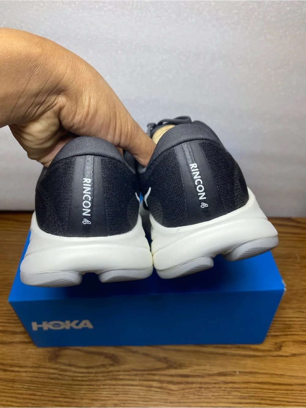 Hoka One One M Rincon 4 Running Shoes Mens Sz 8D Black White 1155130 BWHT NEW